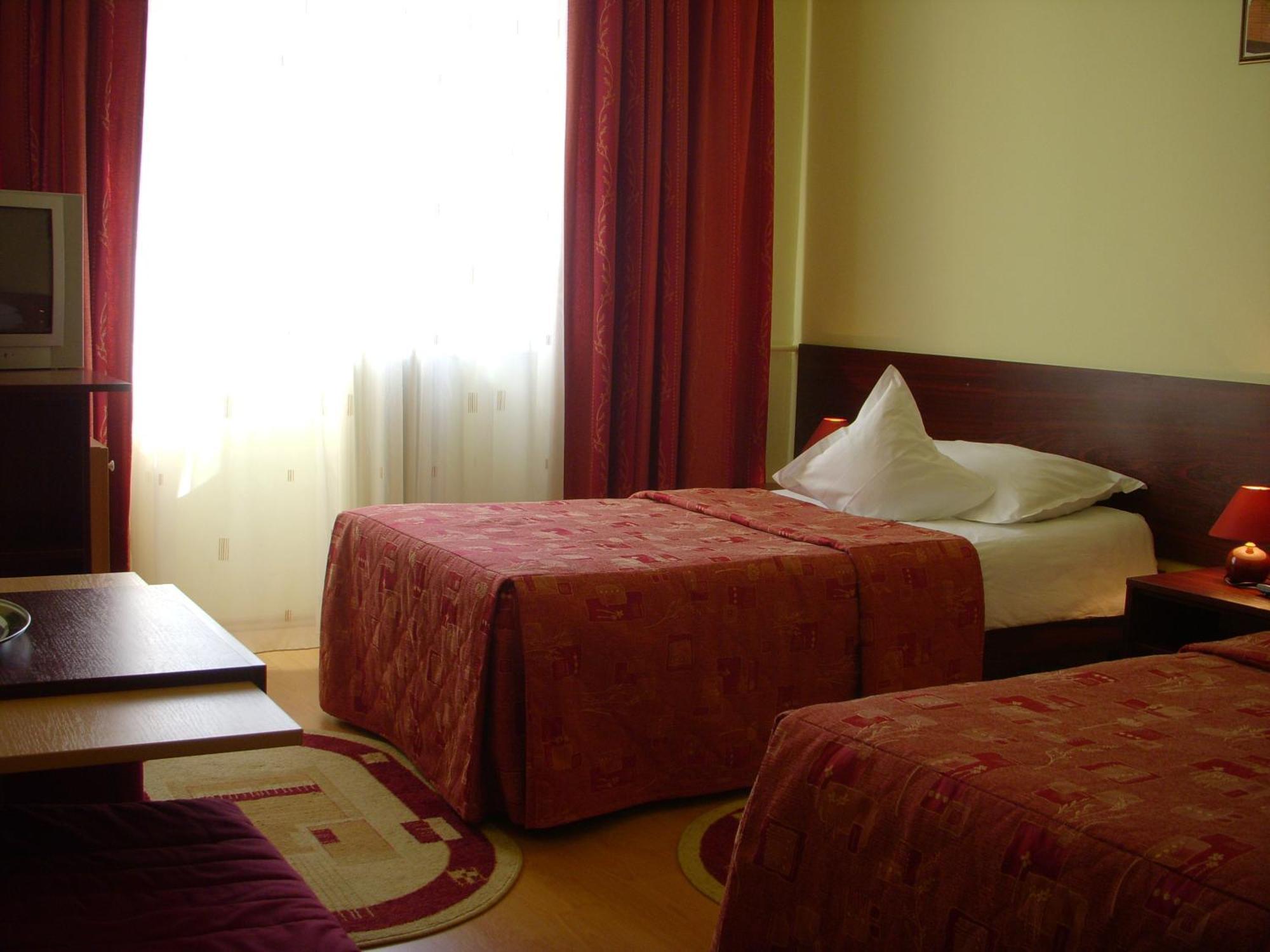 Hotel Decebal 2*